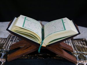 Tafsir Surat Al-Hujurat Ayat 9: Pendekatan Damai dalam Penyelesaian Sengketa Perdata