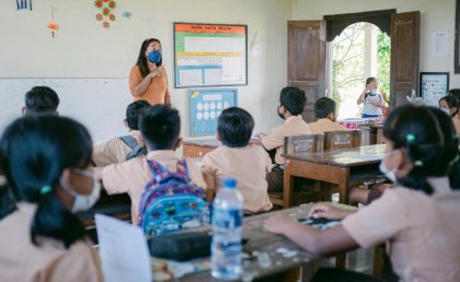 Menanamkan Pendidikan Sopan Santun Anak Kepada Orang Tua